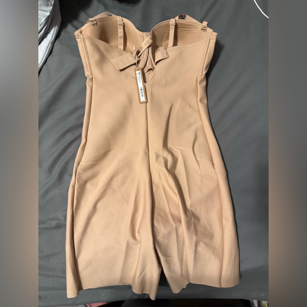 SKIMS CORE SCULPT UNDERWIRE MID THIGH BODYSUIT